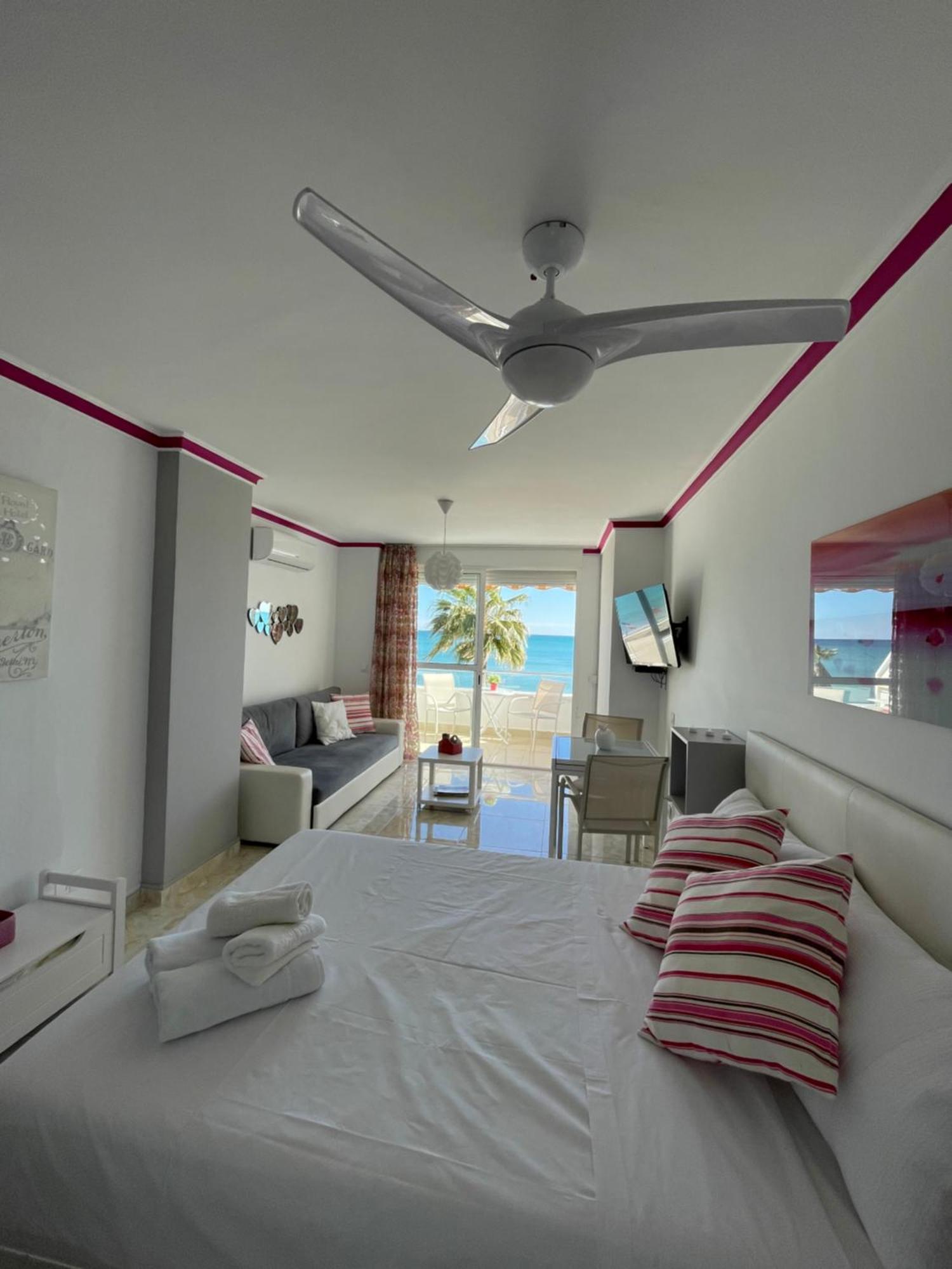 Roca Chica. Studio - First Line Beach Torremolinos Esterno foto