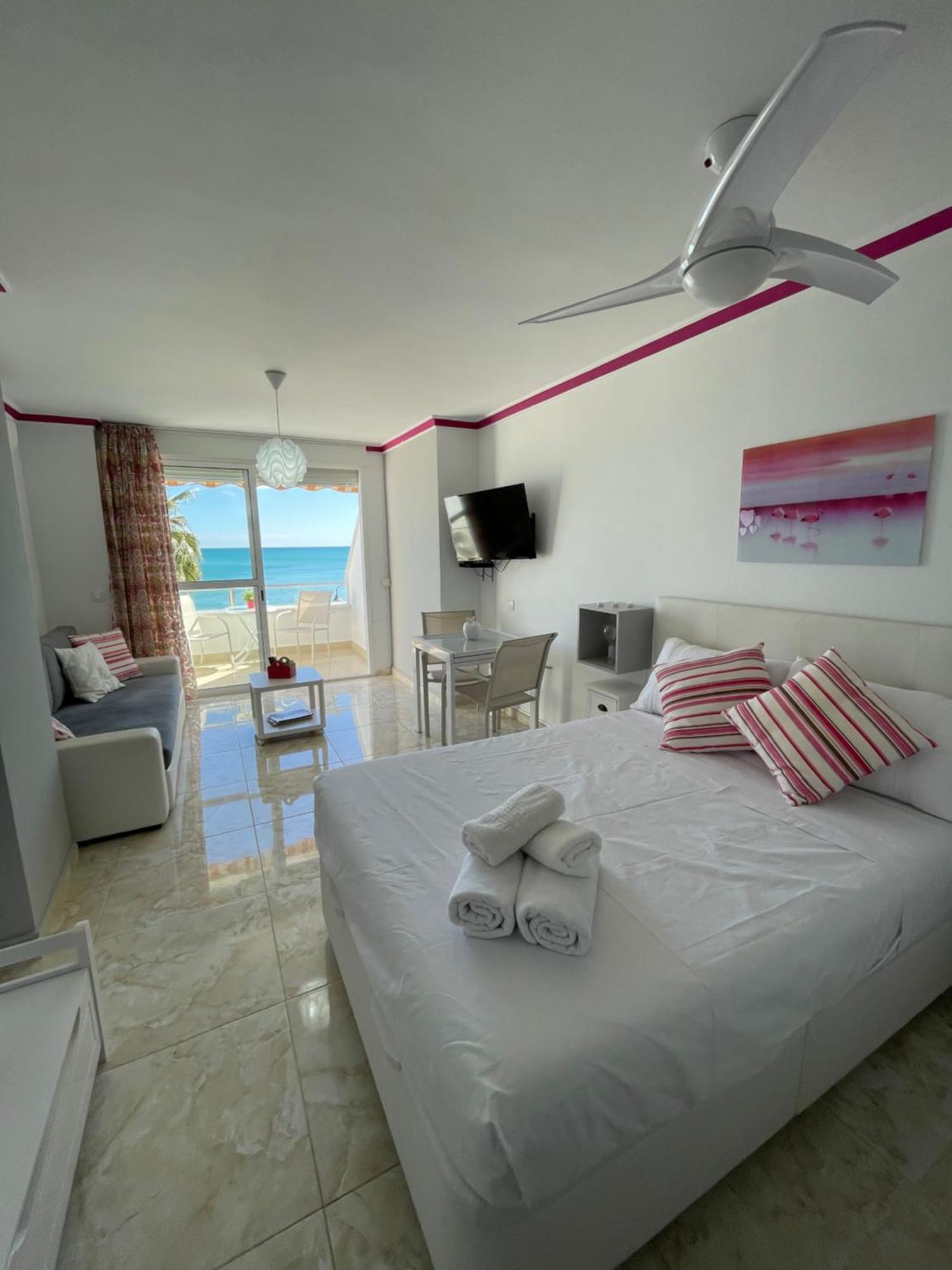 Roca Chica. Studio - First Line Beach Torremolinos Esterno foto