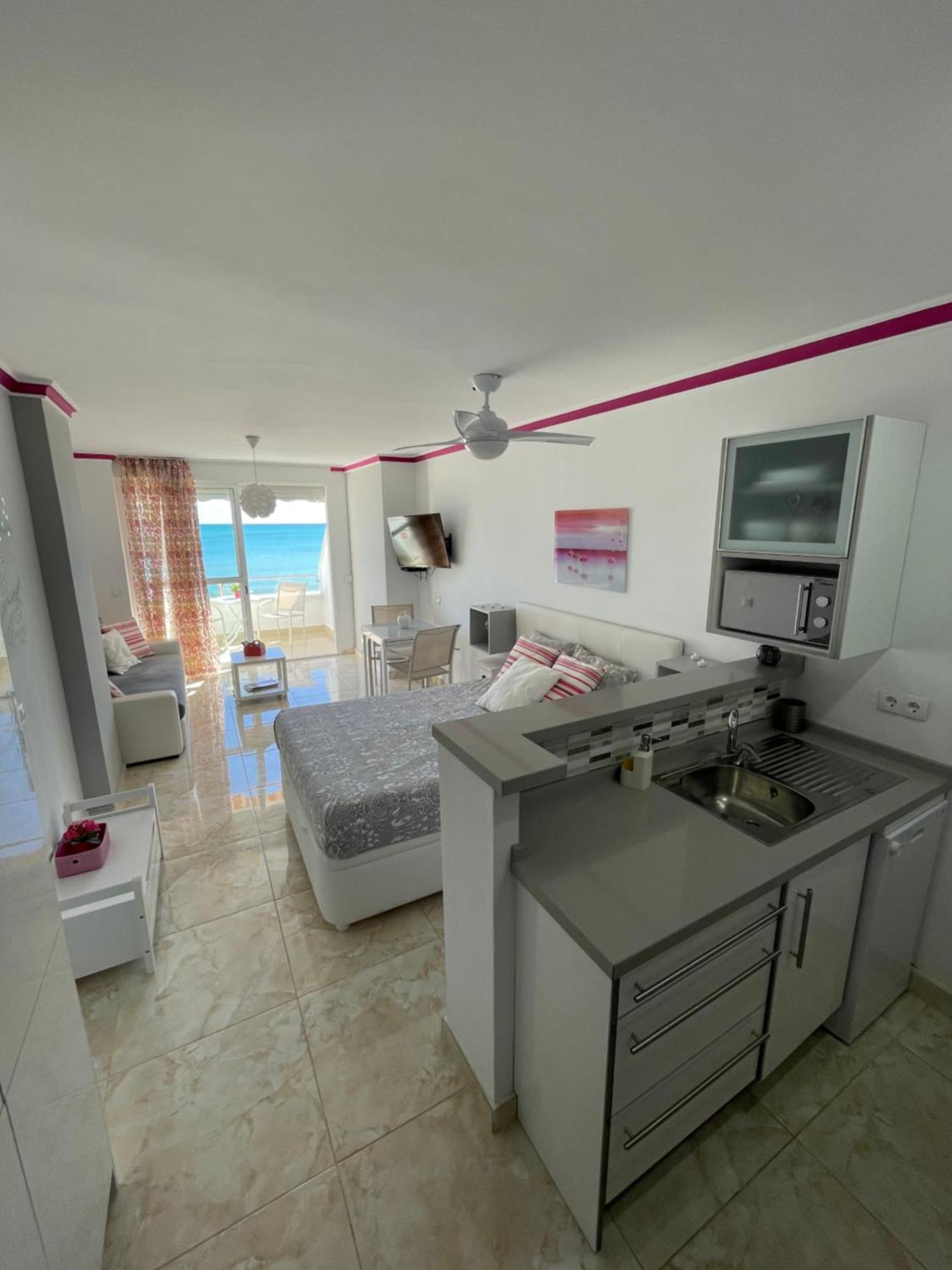 Roca Chica. Studio - First Line Beach Torremolinos Esterno foto