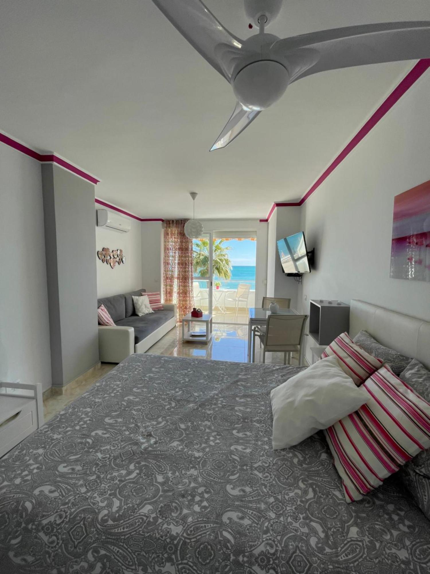 Roca Chica. Studio - First Line Beach Torremolinos Esterno foto