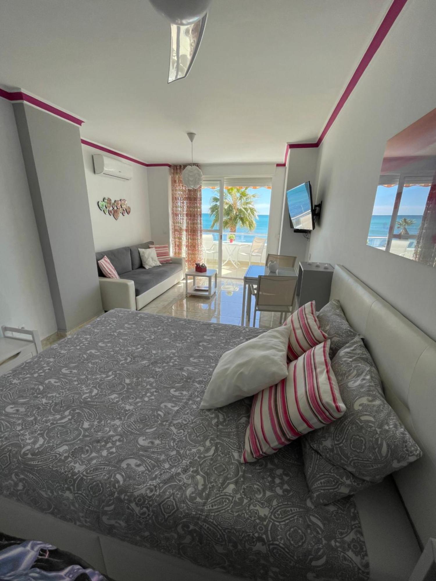 Roca Chica. Studio - First Line Beach Torremolinos Esterno foto